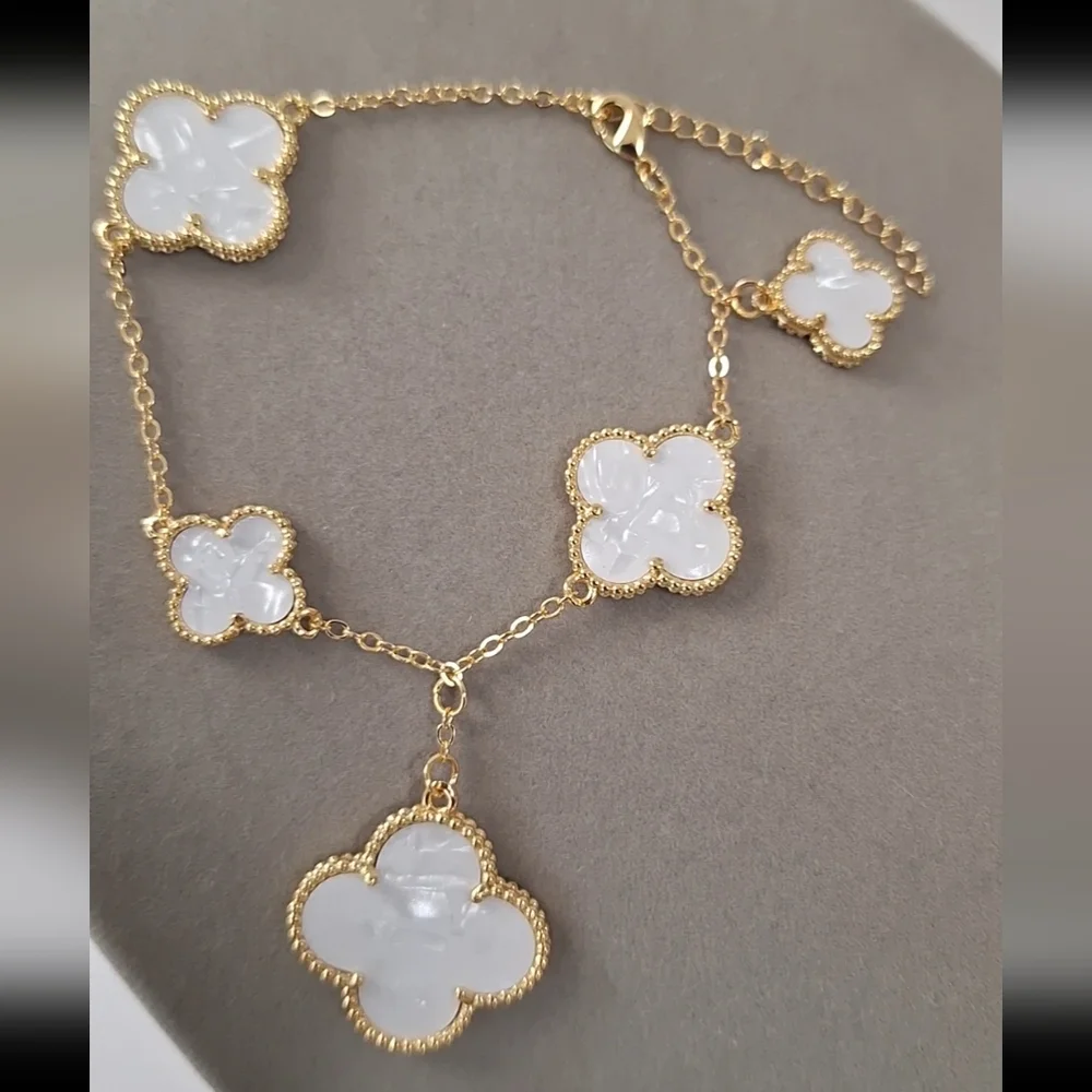 Mother Of Pearl Dangle Clover Bracelet - Picture 5 of 6